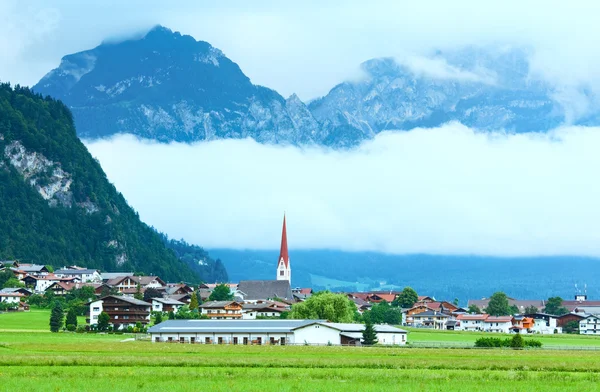 Alpes aldeia de verão — Fotografia de Stock