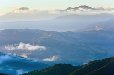 sabah sonbahar dağ manzarası