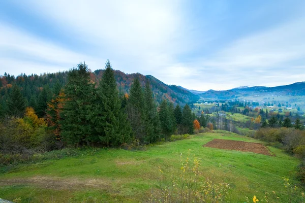Sonbahar dağ köyü — Stok fotoğraf