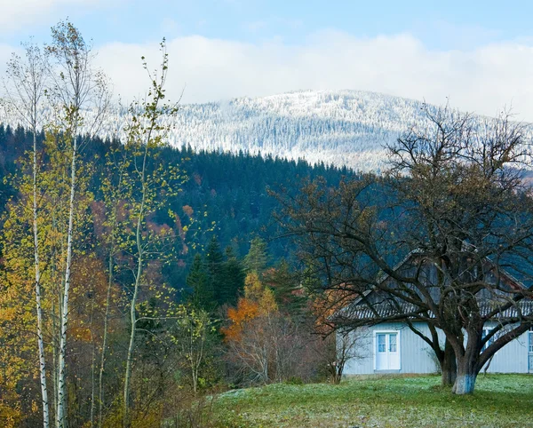 Autumn mountain village — Stock Photo, Image