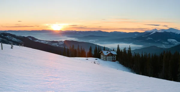 Panorama delle montagne all'alba — Foto Stock