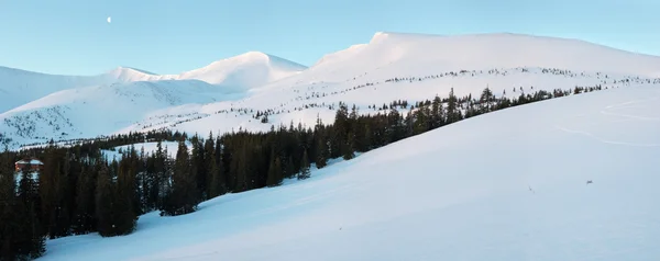 冬の朝山のパノラマ — ストック写真