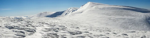 Montagne invernali cresta — Foto Stock