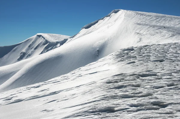 Verschneiter Berg — Stockfoto