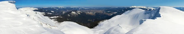 Montañas de invierno cresta — Foto de Stock