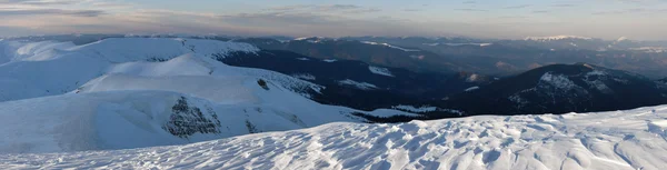Panorama di montagna crepuscolare — Foto Stock