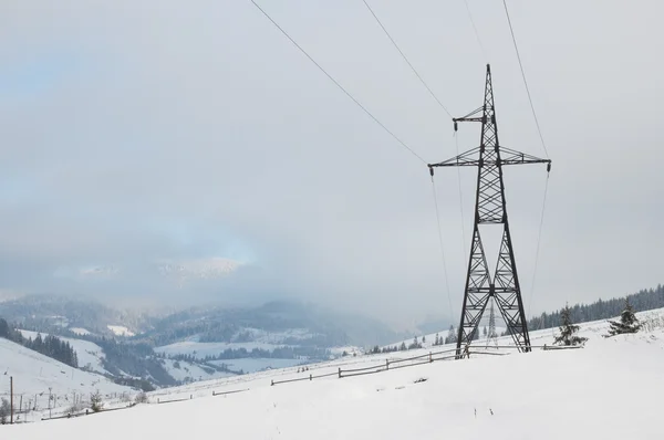Гора и электричество — стоковое фото