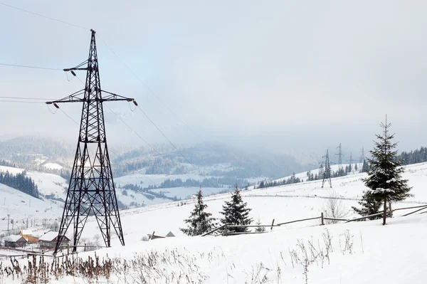 Гора и электричество — стоковое фото
