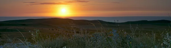 Захід сонця на морському узбережжі — стокове фото