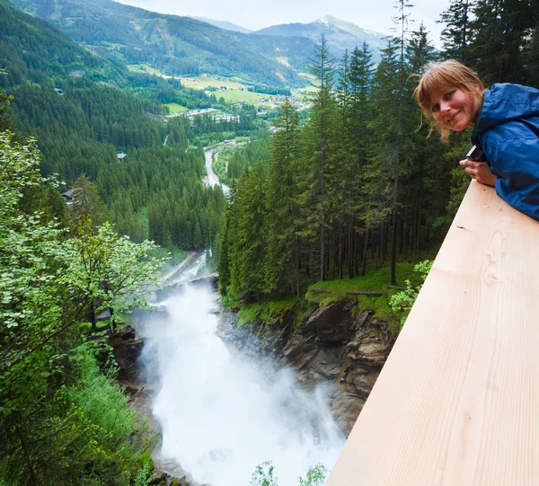 阿尔卑斯山瀑布夏季视图 — 图库照片