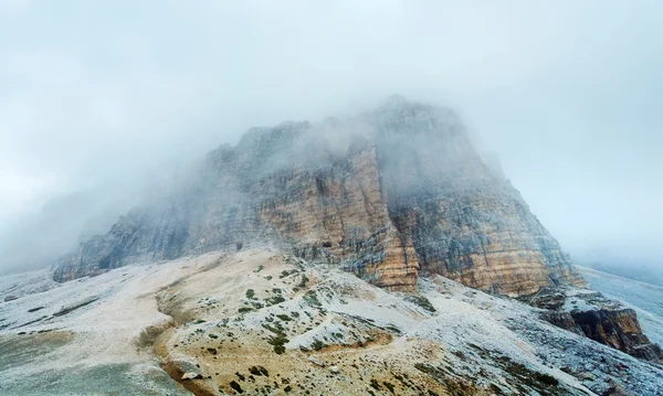 Летний туман Рифуджо Ауронцо — стоковое фото