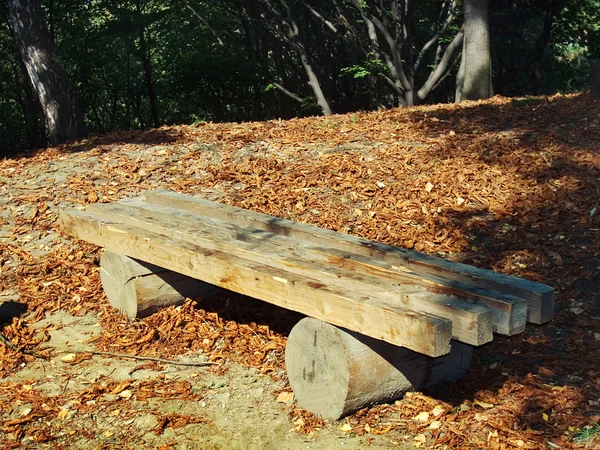Drewniane ławki — Zdjęcie stockowe