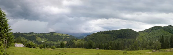 Widok na góry lato — Zdjęcie stockowe