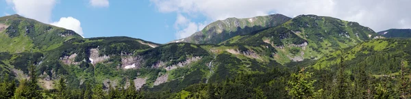 Гірський хребет — стокове фото