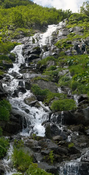 Gebirgsbachwasserfall — Stockfoto