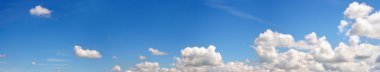 Mavi gökyüzü panorama