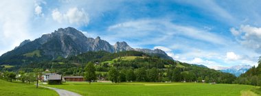 Alpler yaz panoraması (Avusturya).