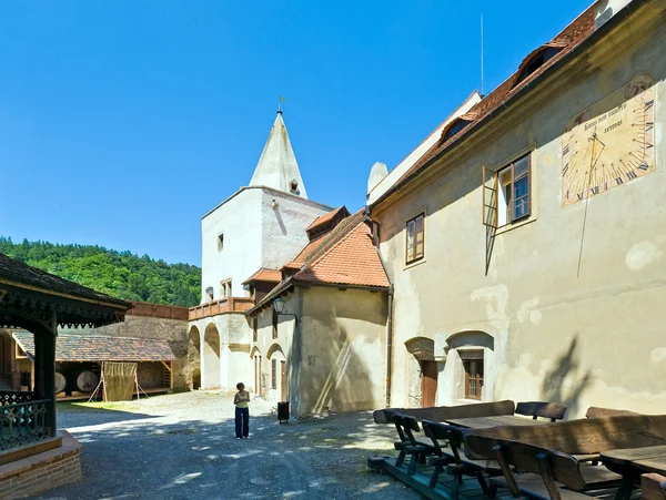Krivoklat kasteel binnenplaats in Tsjechische Republiek — Stockfoto