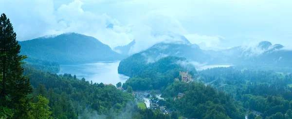 Skyfall över slottet neuschwanstein i Bayern — Stockfoto