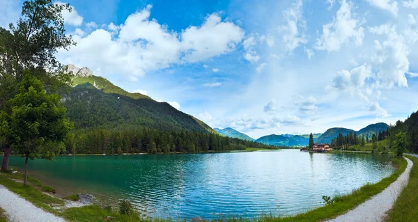 Alpines Sommer-Seepanorama — Stockfoto