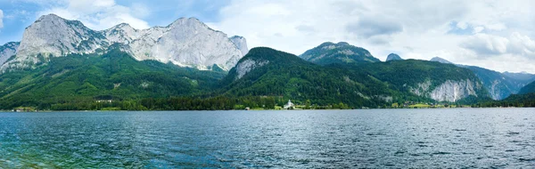Alpské letní jezerní panoráma — Stock fotografie