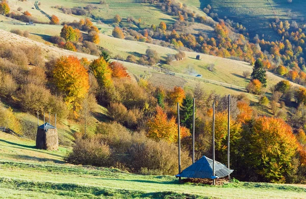 Sonbahar dağ köyü (Karpat, Ukrayna). — Stok fotoğraf