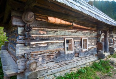 Old wooden house clipart