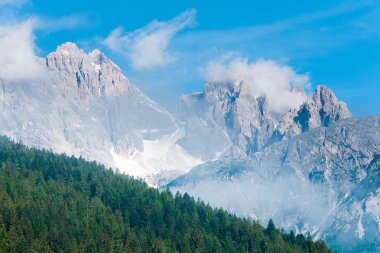 Dolomites dağ yaz görünümü