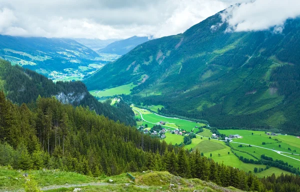 Alpen zomer dorp — Stockfoto