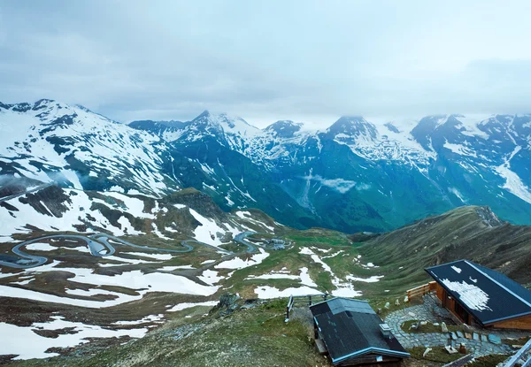 Alpit kesänäkymä — kuvapankkivalokuva