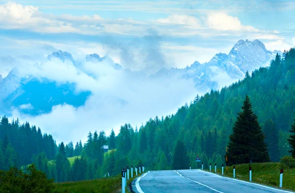 Zomer mening van de berg van de Dolomieten — Stockfoto