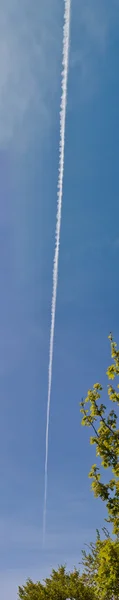空にケムトレイル — ストック写真