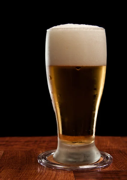 Leichtes Bier an der Bar — Stockfoto