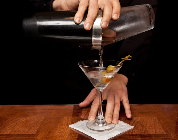 Hälla en martini — Stockfoto