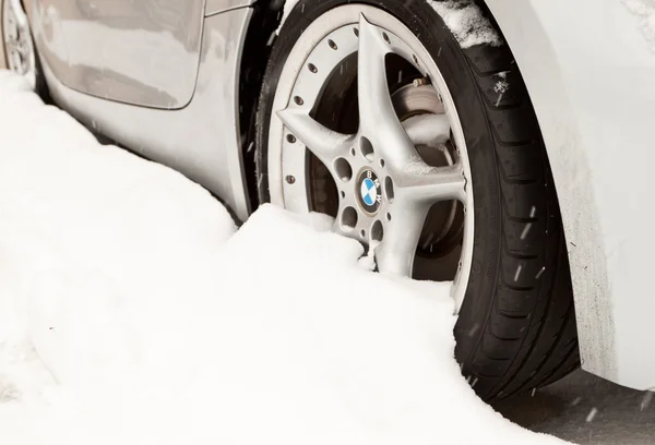 BMW Z4 na neve — Fotografia de Stock
