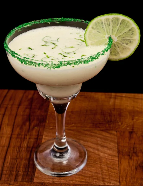 Cocktail em um bar — Fotografia de Stock