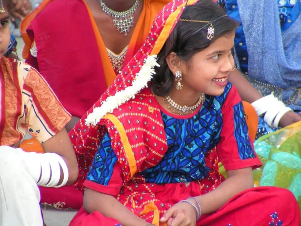Indiai diákok mosolyogva — Stock Fotó