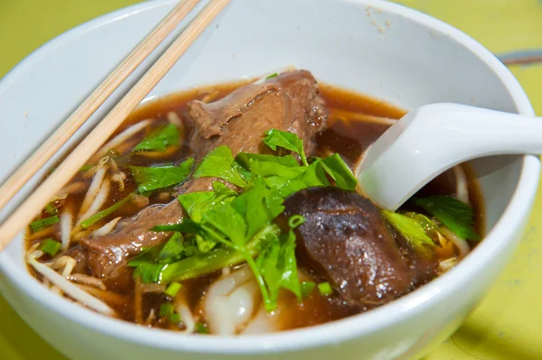 Asian cuisine, rice noodles with duck leg in white bowl — Stock Photo, Image