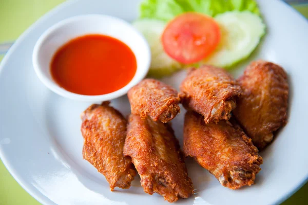 Deep fried spicy chicken wing with chili sauce — Stock Photo, Image