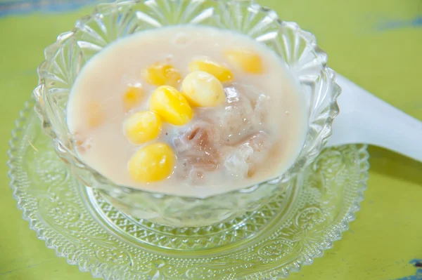 Ταϊλάνδης sweetmeat με την πολύχρωμη μπάλα αλεύρι, καρύδα, το γάλα και αυγό: δημοφιλή μια — Φωτογραφία Αρχείου