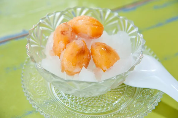 Una dolce zalacca allo sciroppo e ghiaccio: famoso e delizioso stile thai — Foto Stock