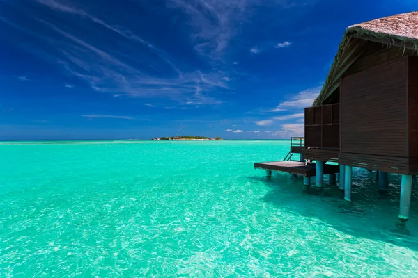 Over water bungalow with steps into blue lagoon — Stock Photo, Image