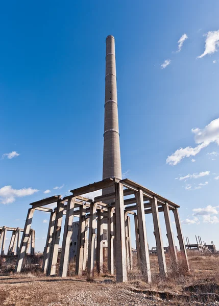 Bouw van een industriecomplex in verval — Stockfoto