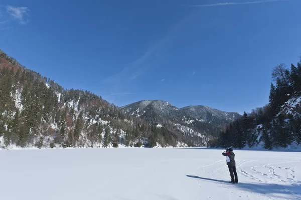 冬の山の風景を撮影した観光 — ストック写真
