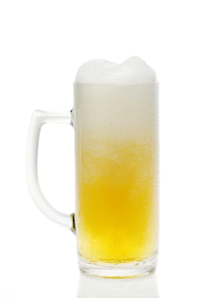 Szklankę piwa z piany — Zdjęcie stockowe