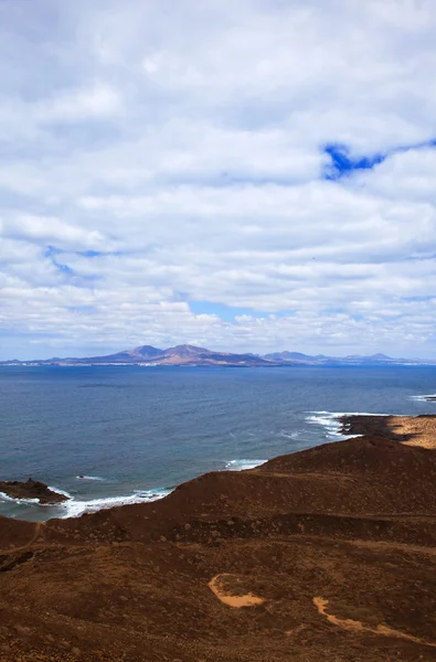 Canarische eilanden, kleine eiland isla de lobos, Oost uitzicht vanaf de op — Stockfoto