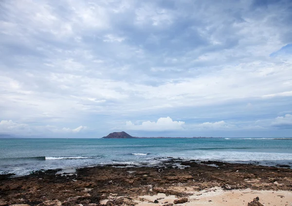 Islas Canarias, pequeña isla Isla de Lobos frente al noreste de Cacao — Foto de Stock