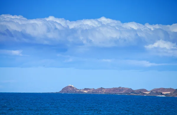 Isla de lobos, zoals blijkt uit het noordelijke uiteinde van fuerteventura, l — Stockfoto