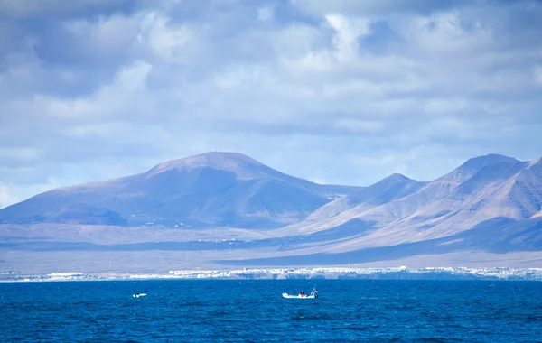 Lanzarote, como visto da ponta norte de Fuerteventura, Playa — Fotografia de Stock