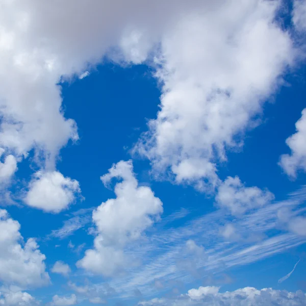 Céu com diferentes tipos de nuvens, quadrado — Fotografia de Stock